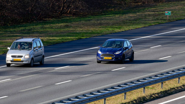 blu olandese 2015 ford fiesta guida sull'autostrada a1 - ford fiesta foto e immagini stock