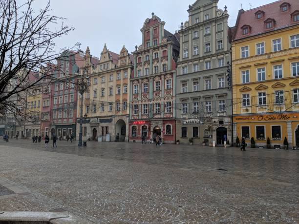 istock Wroclaw Rynek Fountain 1372423806