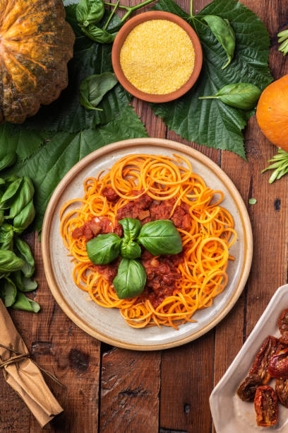 noodles 2 carrot noodles comida italiana stock pictures, royalty-free photos & images