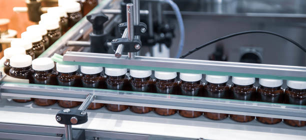 istock Process of capsule filling and capping machine 1372480051