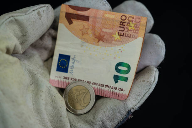 Mindestlohn In Germany, the minimum wage rises to 12.00 euros on 1 October restaurant labor union stock pictures, royalty-free photos & images