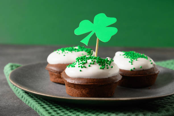 istock Festive chocolate cupcakes for Happy St Patricks Day. 1372583262