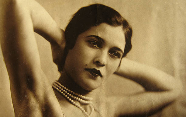 retrò foto storiche. inizio del xx secolo. donna con perls. - 20th century style foto e immagini stock