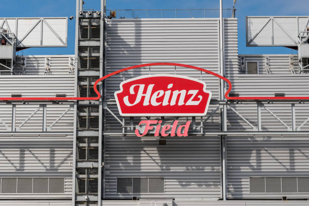 The sign for Heinz Field in Pittsburgh, Pennsylvania, USA Pittsburgh, Pennsylvania, USA February 24, 2022 The Heinz Field sign on the stadium on a sunny winter day where the Pittsburgh Steelers and the University of Pittsburgh play football ncaa college conference team stock pictures, royalty-free photos & images