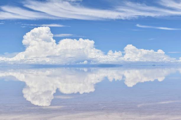 istock Heaven Sky - Salar de Uyuni 1372661162