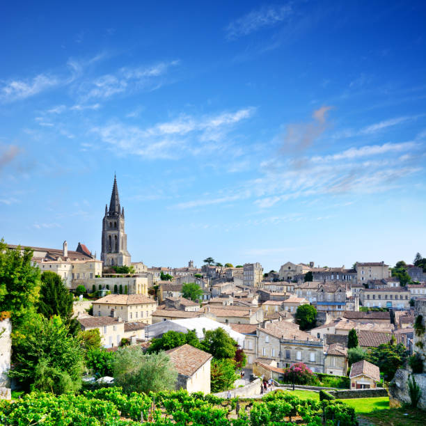 istock Village Of Saint-Emilion 1372710032