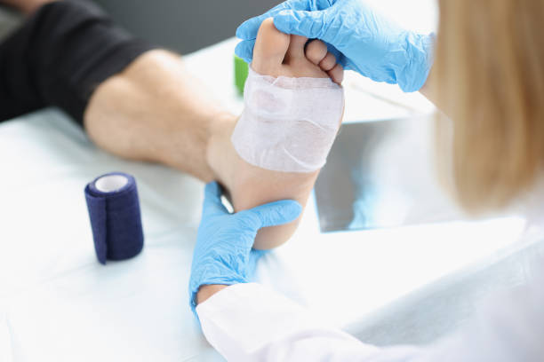 Doctor hand touches and examines wound on leg Doctor hand touches and examines wound on leg. Medical concept knife crime photos stock pictures, royalty-free photos & images