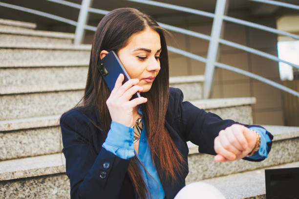 istock when the meeting begins 1372728984