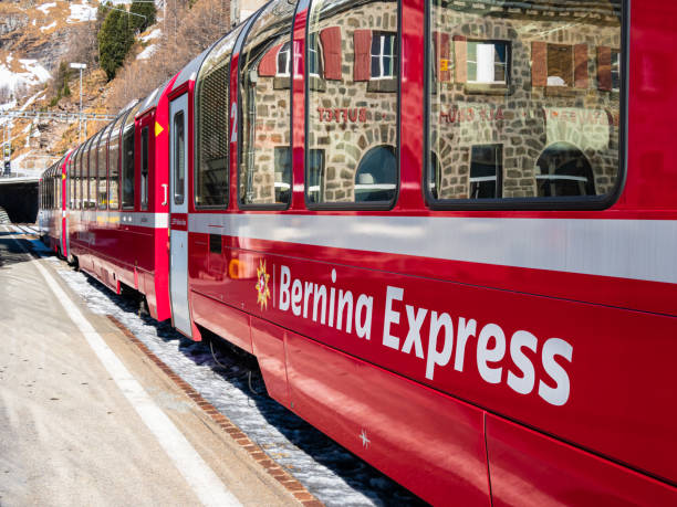 bernina express panoramic train - bernina express imagens e fotografias de stock