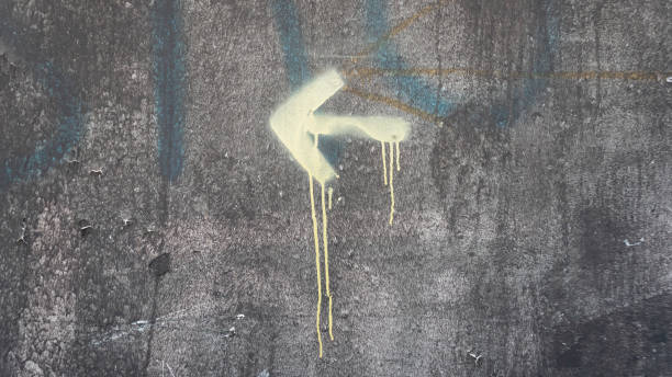 istock drawn arrow on the old wall in the cracks. old plaster. cracks on the wall 1372748923