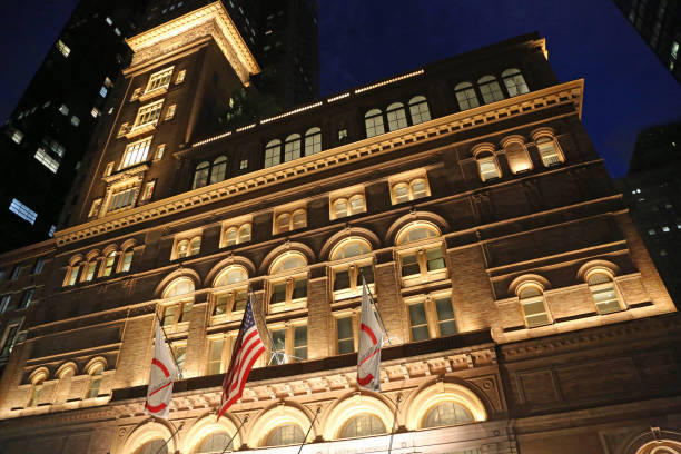 carnegie hall por la noche - building exterior mid atlantic usa usa night fotografías e imágenes de stock