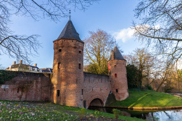 istock Medieval water gate Monnikendam in Amersfoort 1372831946