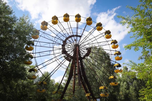 grande roue, ville de pripyat dans la zone d’exclusion de tchernobyl, ukraine - 1986 photos et images de collection