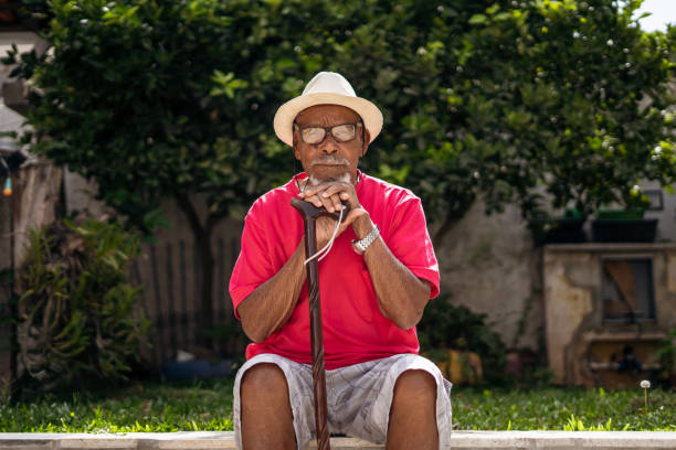 retrato de homem sênior ao ar livre - 99 - fotografias e filmes do acervo