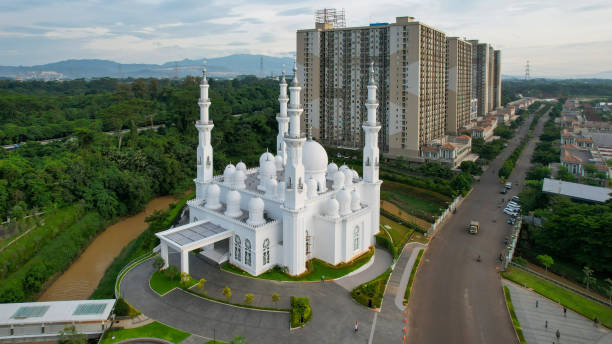 Aerial view of At-Thohir Mosque panorama view Largest Mosque in Depok Place to visit in Indonesia. Depok, Indonesia Aerial view of At-Thohir Mosque panorama view Largest Mosque in Depok Place to visit in Indonesia. Depok, Indonesia tangerang photos stock pictures, royalty-free photos & images