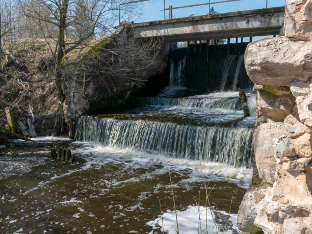 view of running water from the mill dam - run of the mill imagens e fotografias de stock