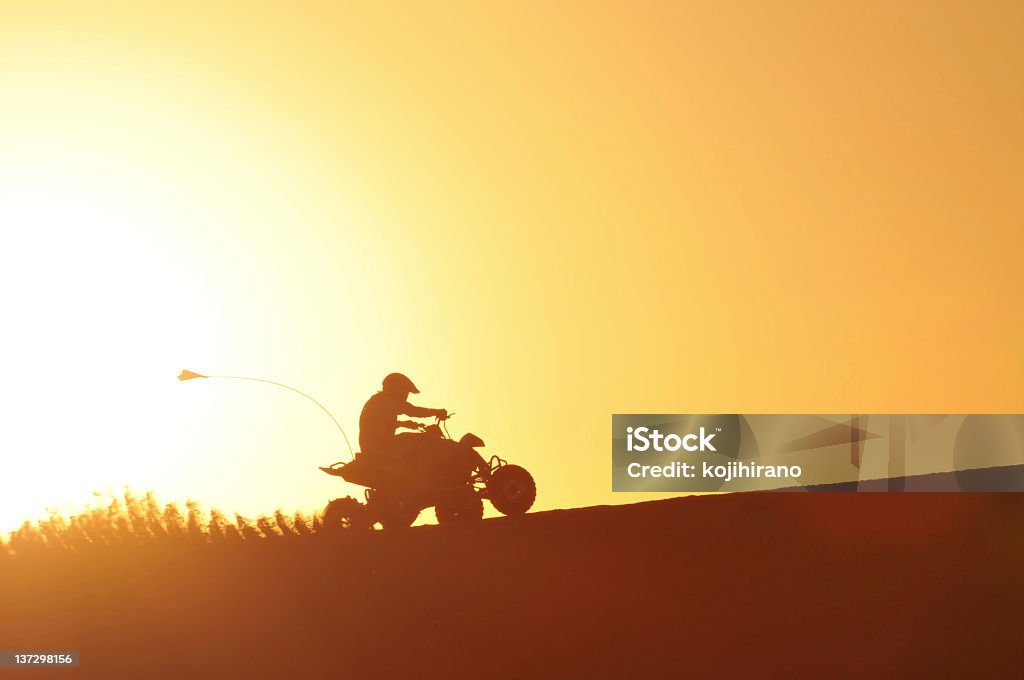 Quad al tramonto - Foto stock royalty-free di Duna