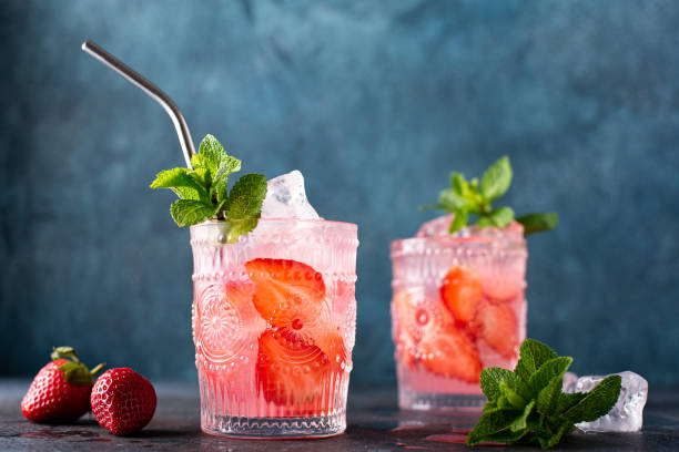 strawberry alcoholic cocktail with fresh mint strawberry alcoholic cocktail with fresh mint, close-up mojito stock pictures, royalty-free photos & images