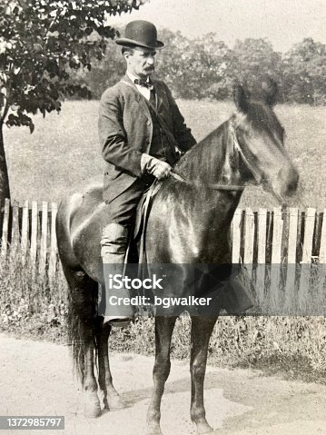 istock Country Doctor on a Horse 1890 1372985797