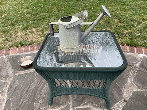 A watering can for a garden I. A table