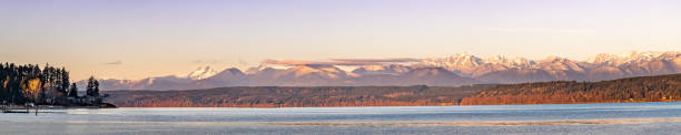 panorama of olympic mountain range with hood canal in foreground - kitsap imagens e fotografias de stock