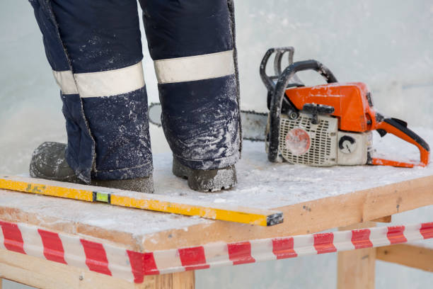 Working assembler on the scaffolding next to the chainsaw