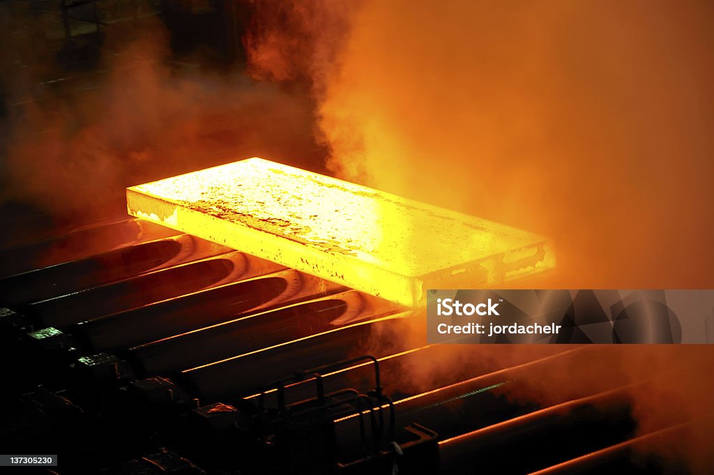 hot acciaio su nastro - Foto stock royalty-free di Opificio