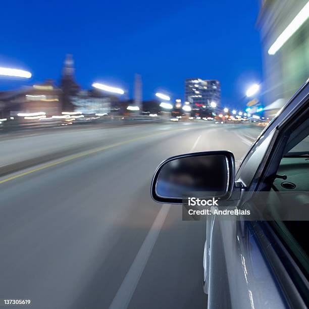 Moving Auto Stockfoto und mehr Bilder von Fahrgemeinschaft - Fahrgemeinschaft, Fernverkehr, Abstrakt