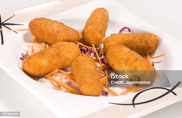 Sei Crocchette Di Pesce Merluzzo - Fotografie stock e altre immagini di Arancino - Arancino, Merluzzo, Buffet