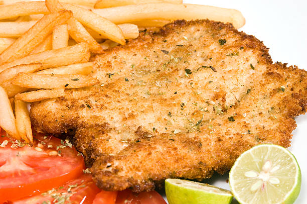 自家製仔牛のカツレツ - schnitzel cutlet meal french fries ストックフォトと画像