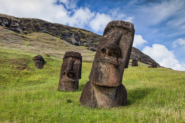 Moais Rano Raraku Rapa Nui Easter Island Rapa Nui Moais at Rano Raraku green volcanic hills landscape in summer under sunny blue sky. Rano Raraku, Easter Island, Rapa Nui, Chile moai statue rapa nui stock pictures, royalty-free photos & images