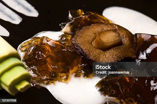 Gastronomia Molecular De Sopa De Cogumelo - Fotografias de stock e mais imagens de Almoço - Almoço, Branco, Castanho