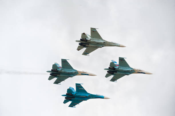militarny lotniczy bojowników su - 27 - armed forces airshow fighter plane airplane zdjęcia i obrazy z banku zdjęć