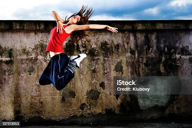 Chica Adolescente Foto de stock y más banco de imágenes de Bailar - Bailar, Bailarín, Cultura Hip Hop