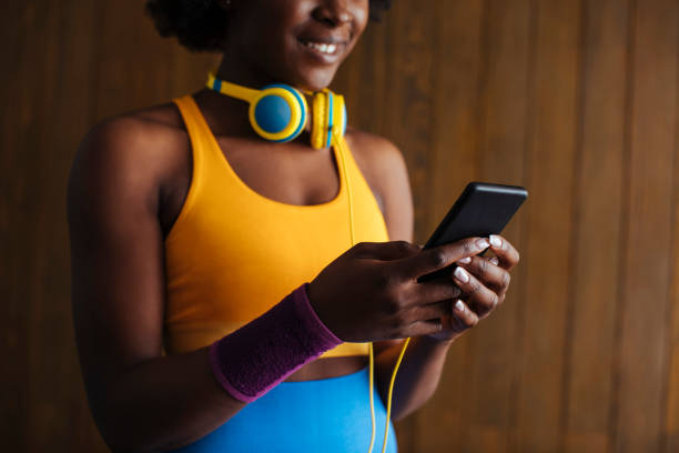 istock Smile and smartphone 1373130835