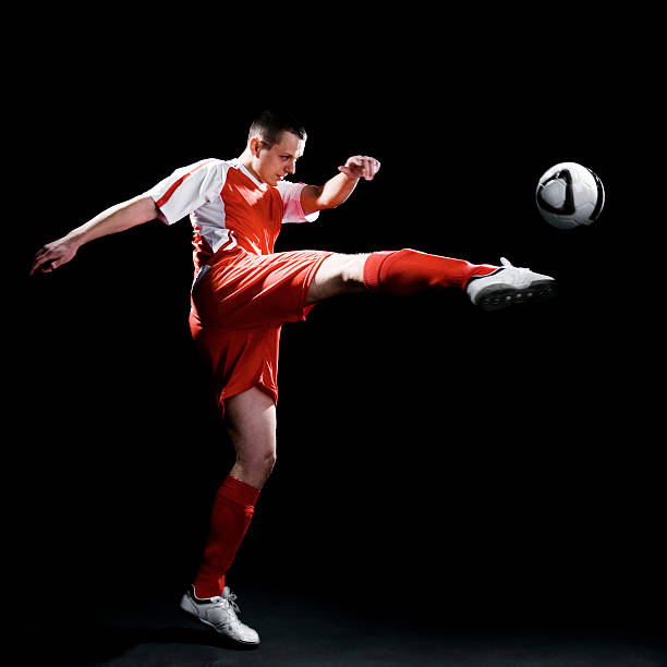 jugador de fútbol - volley kick fotografías e imágenes de stock