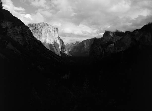 istock Yosemite Valley California 1373135976