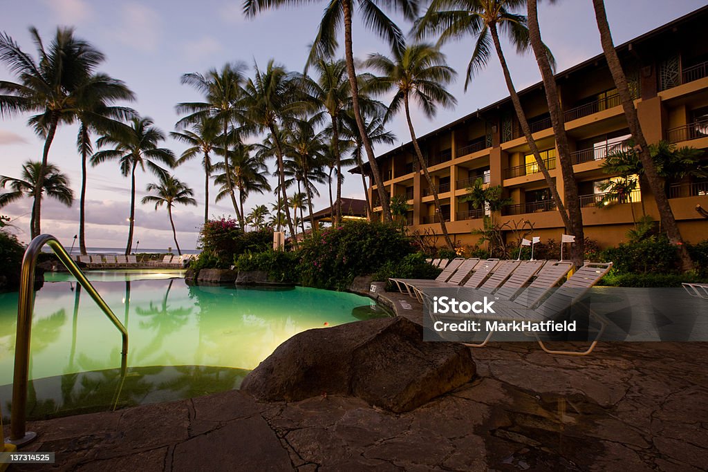 Piscina del Resort por la mañana - Foto de stock de Kauai libre de derechos