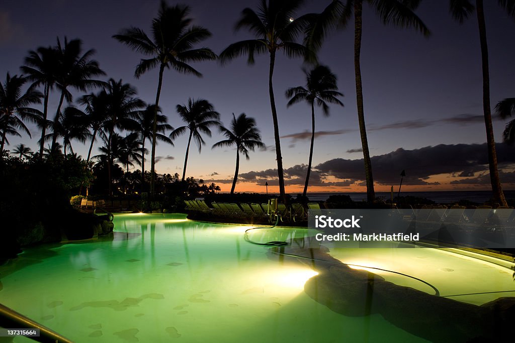 Piscina na praia - Foto de stock de Ao Lado de Piscina royalty-free