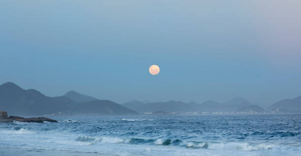 full moon tides - tide imagens e fotografias de stock