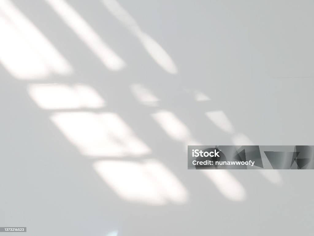 Sombra de ventana sobre fondo de pared blanca - Foto de stock de Sombra libre de derechos Sombra de ventana sobre fondo de pared blanca - Foto de stock de Sombra libre de derechos