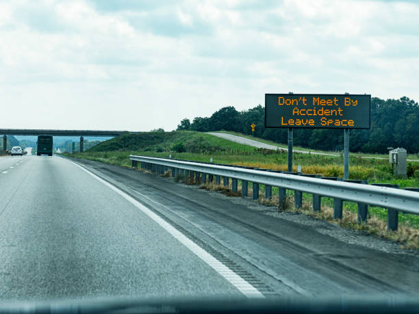 istock Expressway Highway DON'T MEET BY ACCIDENT Road Sign 1373219460