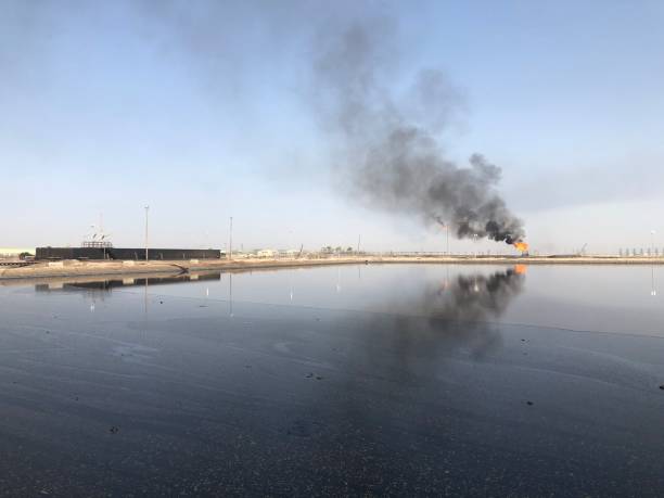 Ifluent pit with mixed water and crude oil