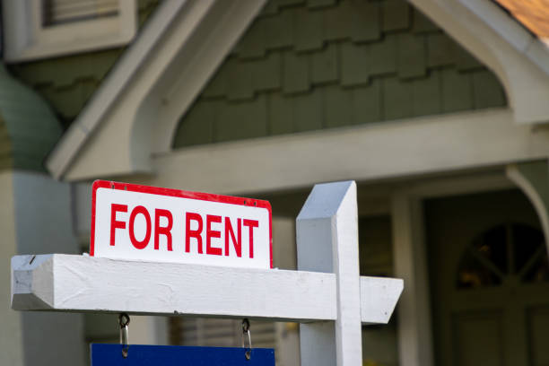 istock Sign advertising a house for rent 1373232017