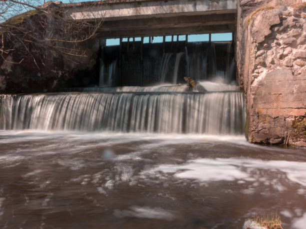 view of running water from the mill dam - run of the mill imagens e fotografias de stock