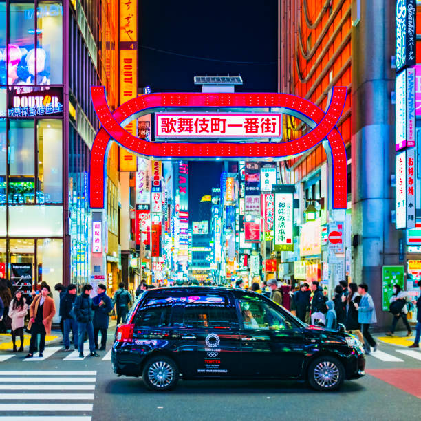 Токийская жизнь. Улочки Японии неон. Ночь Япония улица неон. Гонконг улицы неон. Неон Сити Япония Синдзюку маслом.