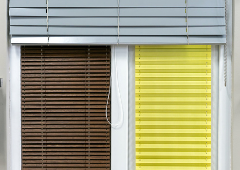 Samples of plastic, wooden and paper blinds at the exhibition window.