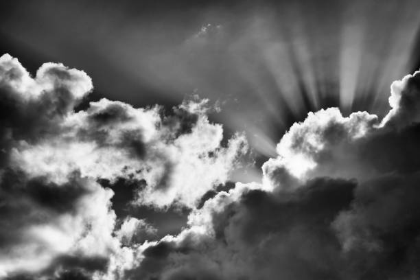 ps storm cloud sun rays bw - every cloud has a silver lining imagens e fotografias de stock