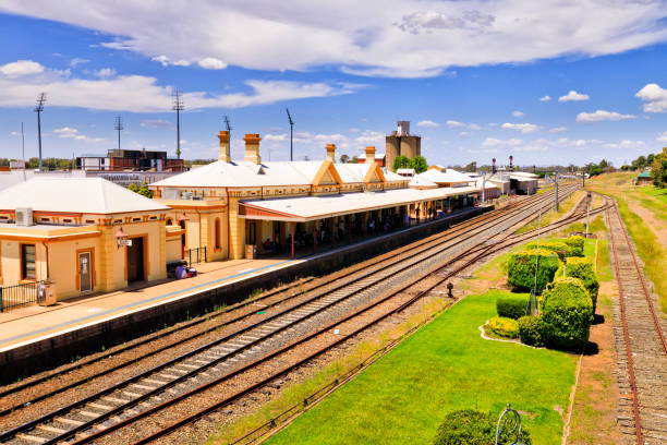 wagga train station back bridge - non urban scene railroad track station day imagens e fotografias de stock