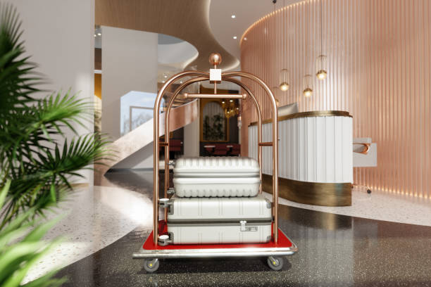 ラグジュアリーホテルエントランス(荷物カート、スーツケース、フロントデスクのサイドビュー付) - business travel luxury indoors plant ストックフォトと画像